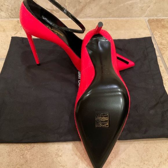 SAINT LAURENT ZOE FLUORESCENT PINK PUMPS
WITH BLACK PATENT STRAP NEVER WORN - Picture 2 of 6